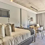 Secure, Fast Wifi, Ideal For The Solo Traveller!